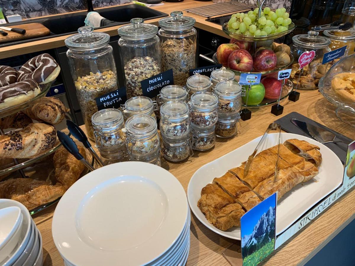 Visioni Lake View Boutique Rooms & Breakfast - Adults Friendly リーヴァ・デル・ガルダ エクステリア 写真