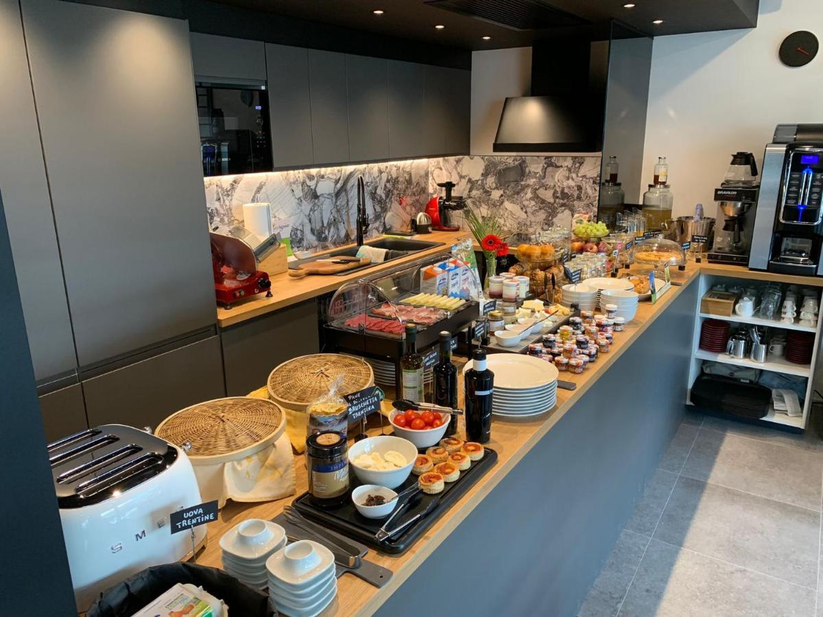 Visioni Lake View Boutique Rooms & Breakfast - Adults Friendly リーヴァ・デル・ガルダ エクステリア 写真