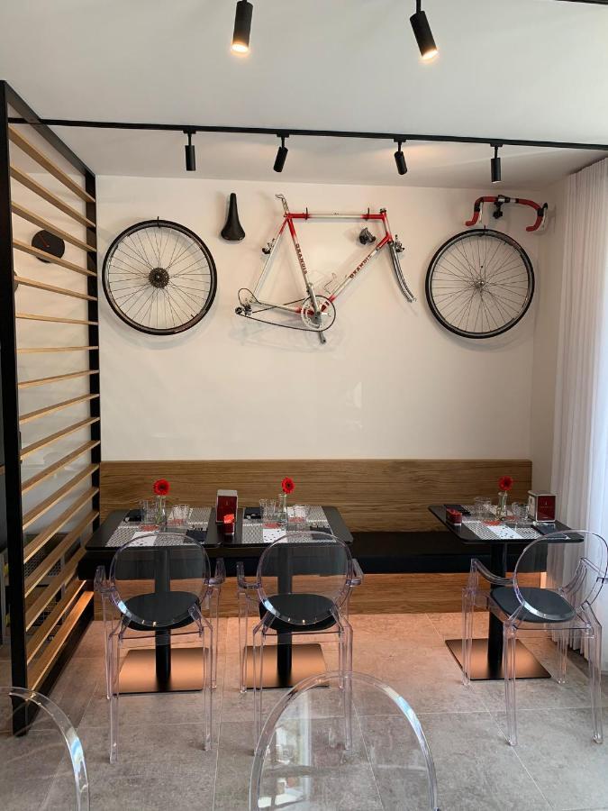 Visioni Lake View Boutique Rooms & Breakfast - Adults Friendly リーヴァ・デル・ガルダ エクステリア 写真
