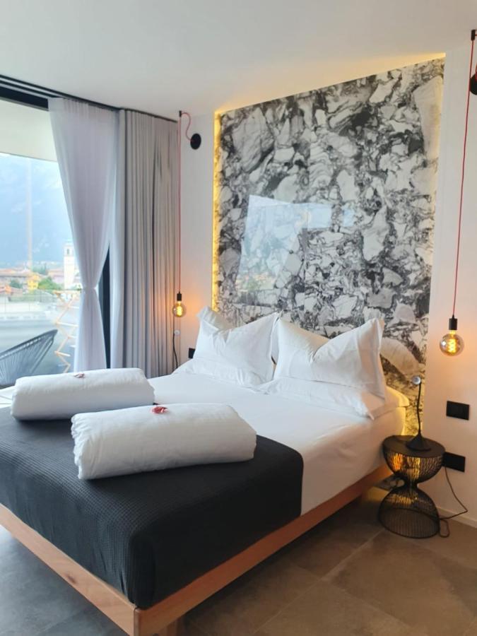 Visioni Lake View Boutique Rooms & Breakfast - Adults Friendly リーヴァ・デル・ガルダ エクステリア 写真