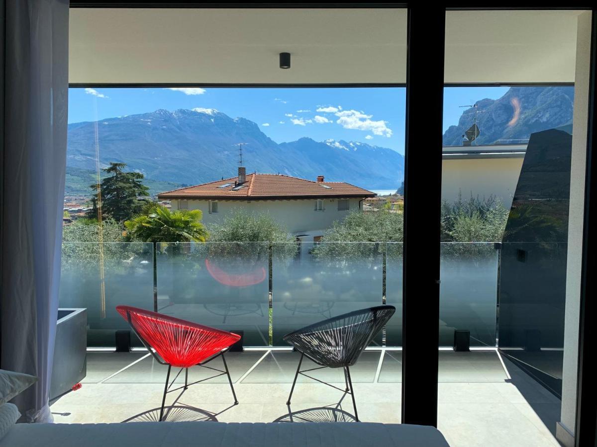 Visioni Lake View Boutique Rooms & Breakfast - Adults Friendly リーヴァ・デル・ガルダ エクステリア 写真