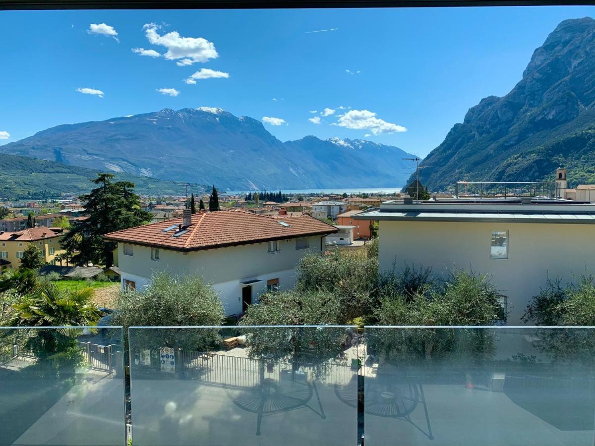 Visioni Lake View Boutique Rooms & Breakfast - Adults Friendly リーヴァ・デル・ガルダ エクステリア 写真