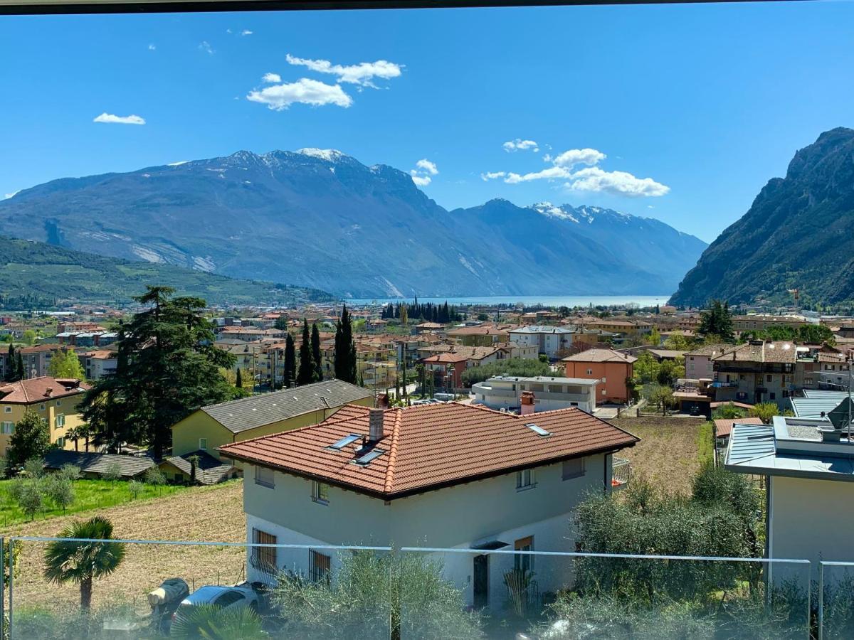 Visioni Lake View Boutique Rooms & Breakfast - Adults Friendly リーヴァ・デル・ガルダ エクステリア 写真