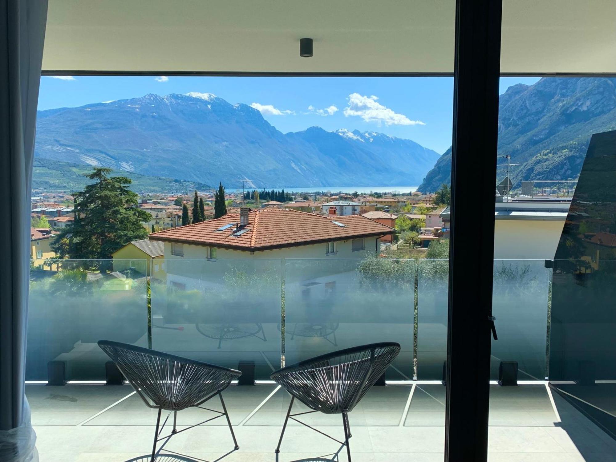 Visioni Lake View Boutique Rooms & Breakfast - Adults Friendly リーヴァ・デル・ガルダ エクステリア 写真